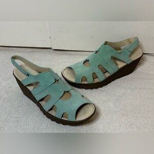 NWOT Skechers Parallel Stylin Wedge Strappy Sandal Mint Suede Size 8.5